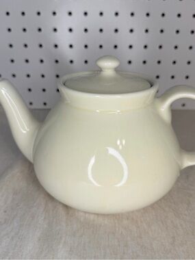 Vintage Hall China Globe 6 Cup Teapot Ivory Cream 1930s-40s USA